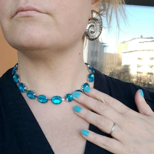 Anna W ISBLÅ oval - halsband
