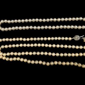 Klassiska Pärlhalsband med Silverlänk – Elegans och Tidlös Skönhet
